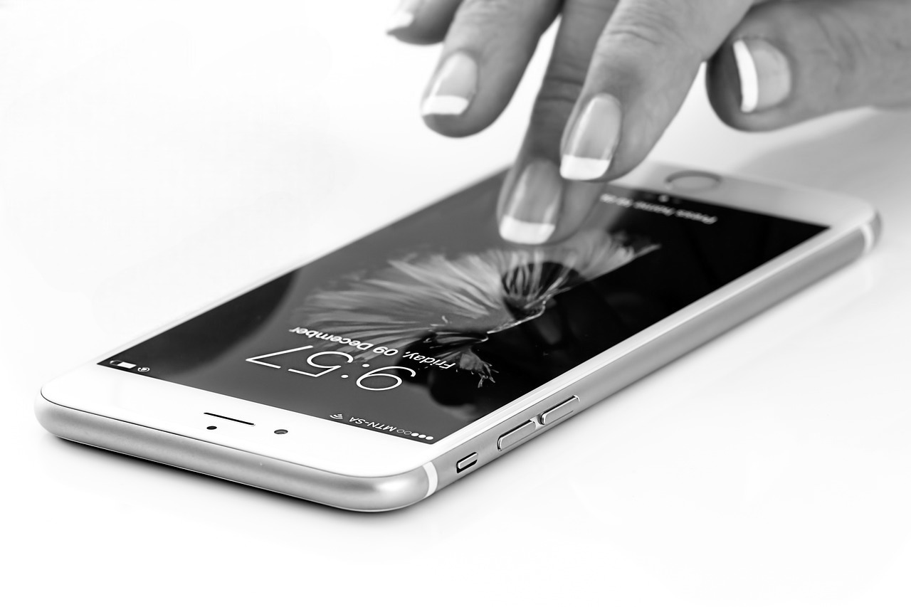 Handy das bedient wird